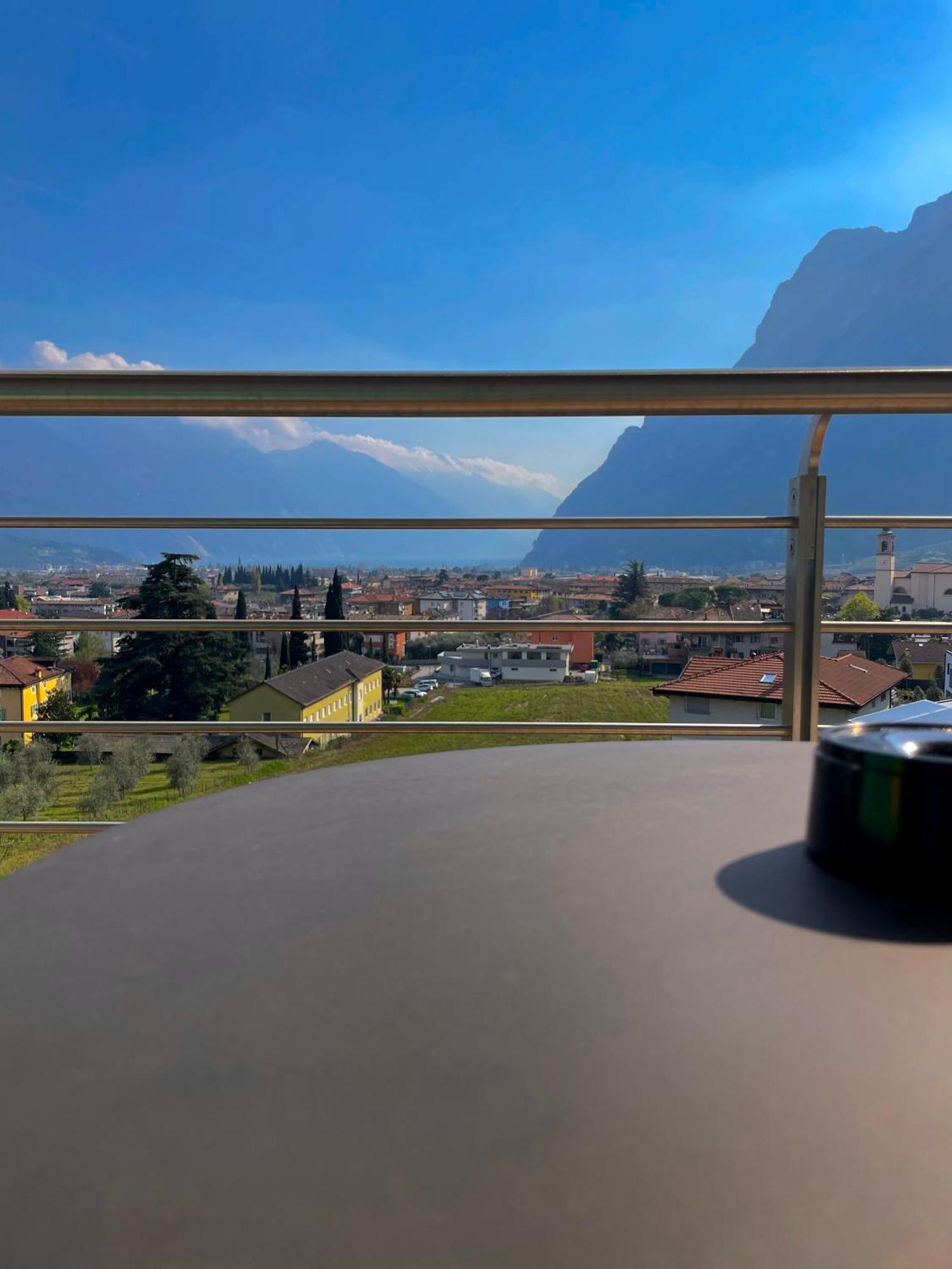 View & Chill Apartment Riva del Garda Bagian luar foto